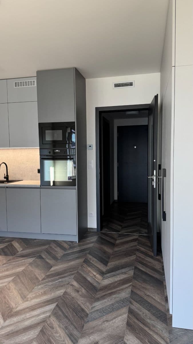 Pronájem bytu 1+kk 36 m², Stejnosměrná, Praha, Praha Pronájem bytu 1+kk 36 m², Stejnosměrná, Praha, Praha