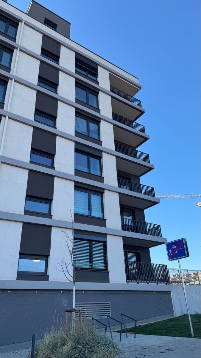 Pronájem bytu 1+kk 36 m², Stejnosměrná, Praha, Praha Pronájem bytu 1+kk 36 m², Stejnosměrná, Praha, Praha