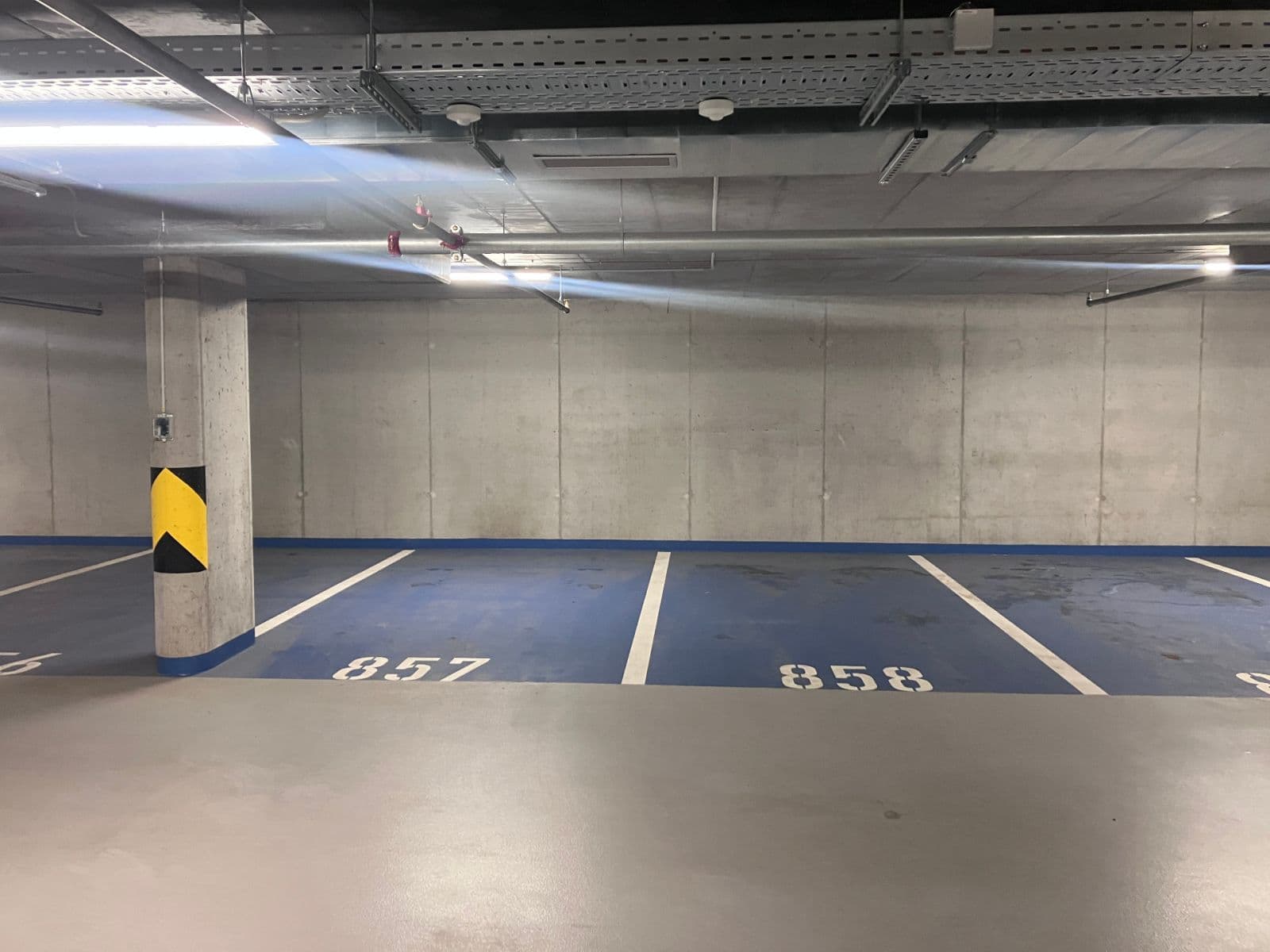 Pronájem garáže 13 m², Mezi Vodami, Praha, Praha Pronájem garáže 13 m², Mezi Vodami, Praha, Praha