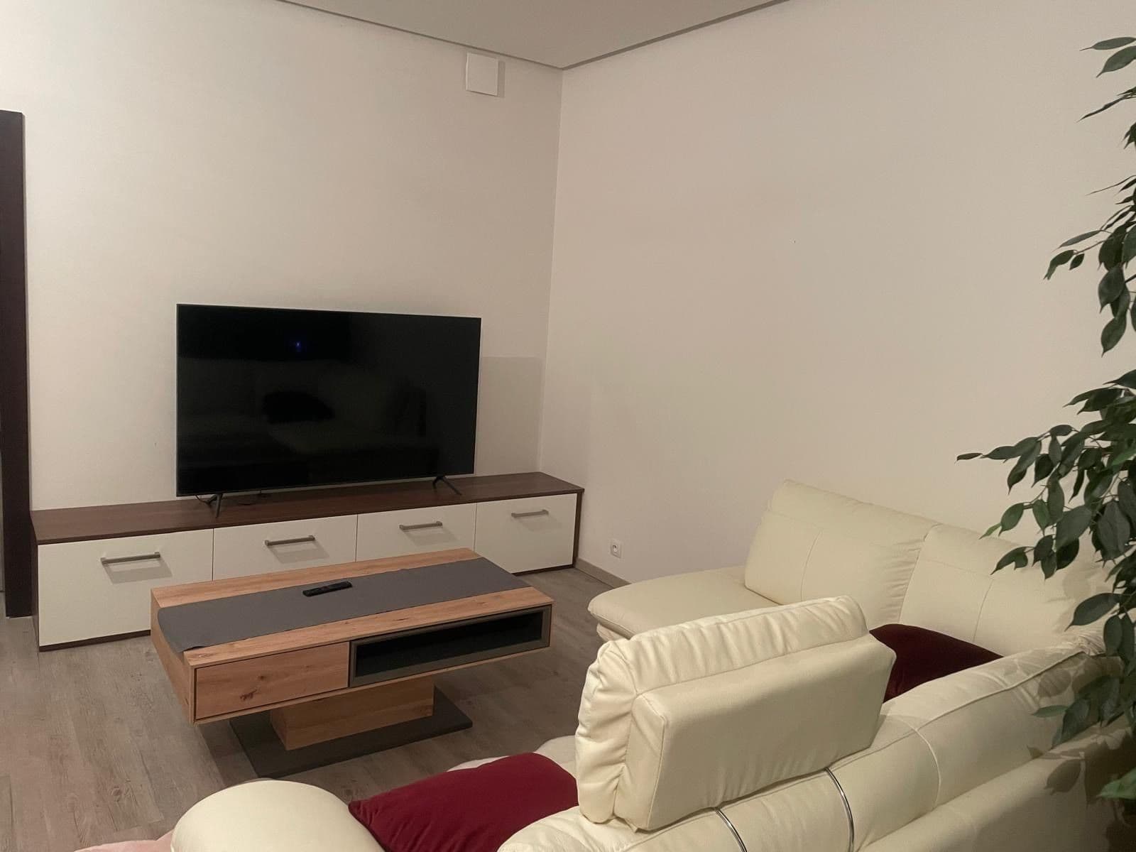 Pronájem bytu 2+kk 66 m², Nad Rybníkem, Únětice, Středočeský kraj Pronájem bytu 2+kk 66 m², Nad Rybníkem, Únětice, Středočeský kraj