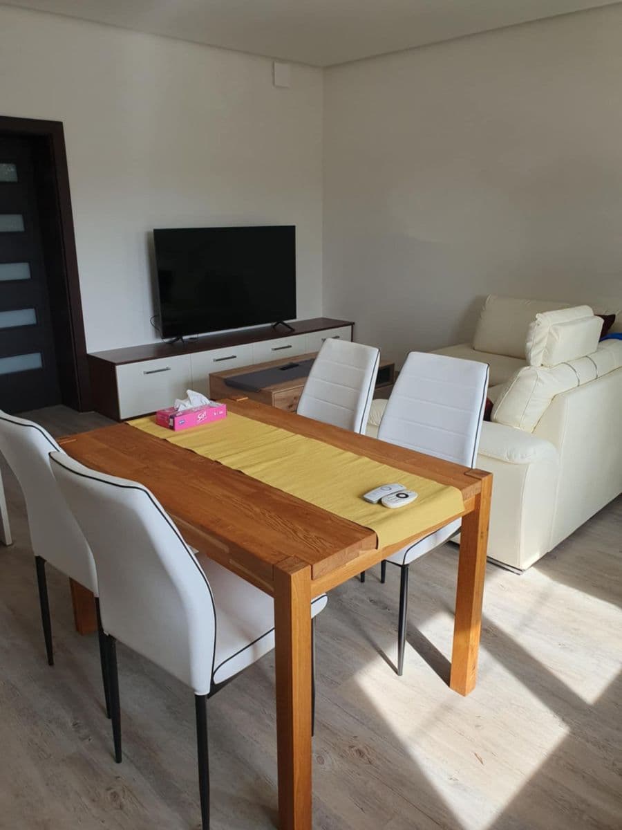 Pronájem bytu 2+kk 66 m², Nad Rybníkem, Únětice, Středočeský kraj Pronájem bytu 2+kk 66 m², Nad Rybníkem, Únětice, Středočeský kraj