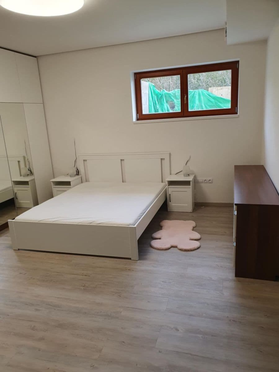 Pronájem bytu 2+kk 66 m², Nad Rybníkem, Únětice, Středočeský kraj Pronájem bytu 2+kk 66 m², Nad Rybníkem, Únětice, Středočeský kraj
