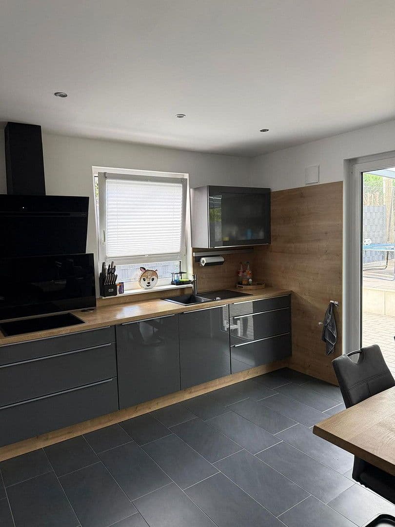 Prodej domu 130 m², pozemek 1.049 m², Windhagen, Porýní-Falc Prodej domu 130 m², pozemek 1.049 m², Windhagen, Porýní-Falc