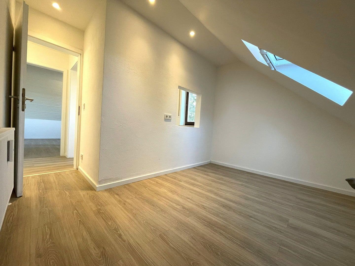 Pronájem bytu 2+1 49 m², Hopfenstr. 7, Rudelzhausen, Bavorsko Pronájem bytu 2+1 49 m², Hopfenstr. 7, Rudelzhausen, Bavorsko