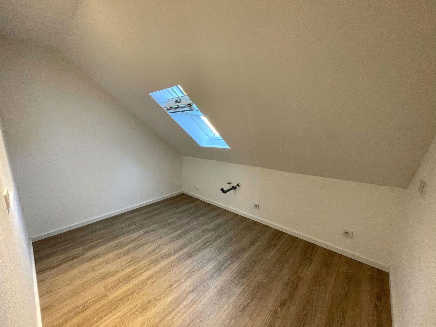 Pronájem bytu 2+1 49 m², Hopfenstr. 7, Rudelzhausen, Bavorsko Pronájem bytu 2+1 49 m², Hopfenstr. 7, Rudelzhausen, Bavorsko