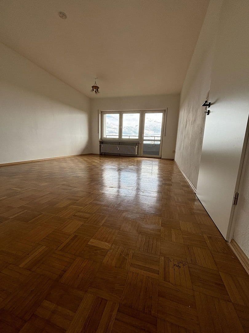 Pronájem bytu 3+1 87 m², Bergstraße 59, Würzburg, Bavorsko Pronájem bytu 3+1 87 m², Bergstraße 59, Würzburg, Bavorsko