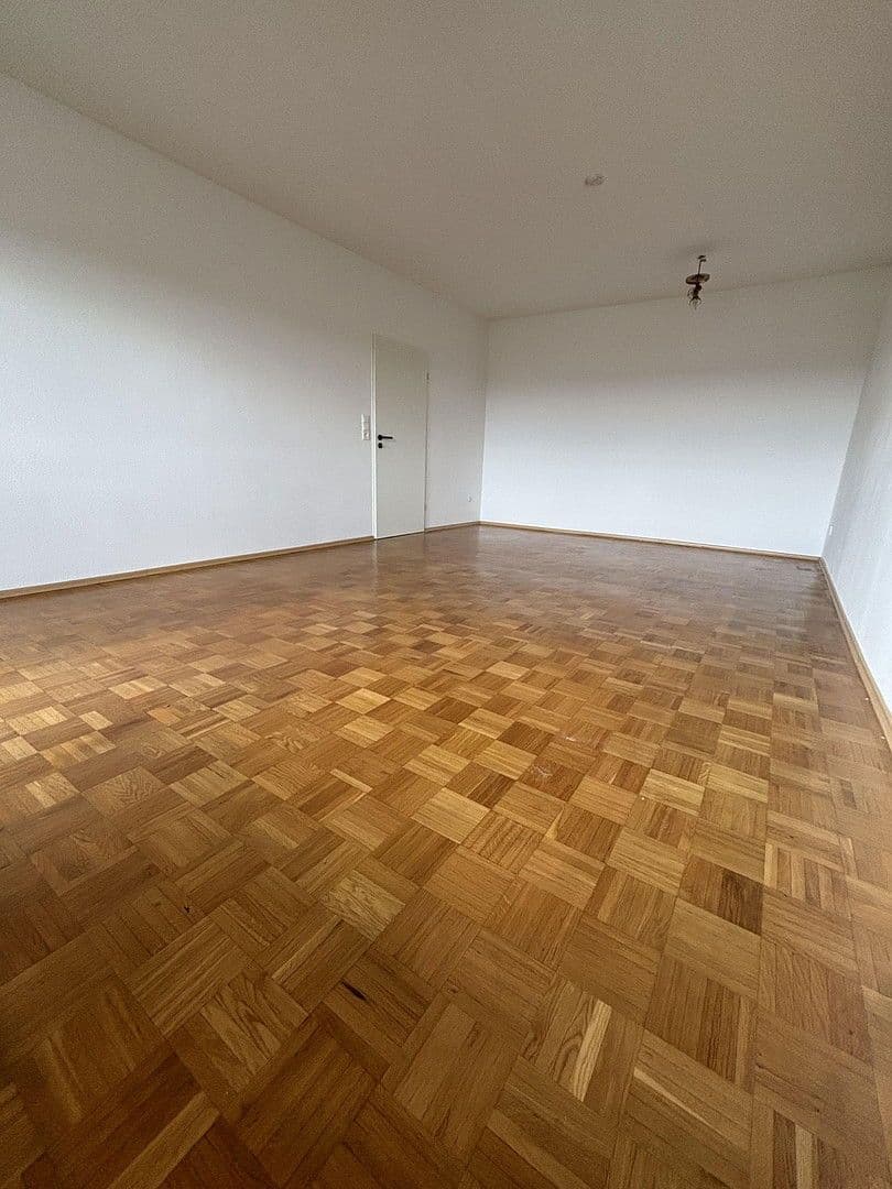 Pronájem bytu 3+1 87 m², Bergstraße 59, Würzburg, Bavorsko Pronájem bytu 3+1 87 m², Bergstraße 59, Würzburg, Bavorsko