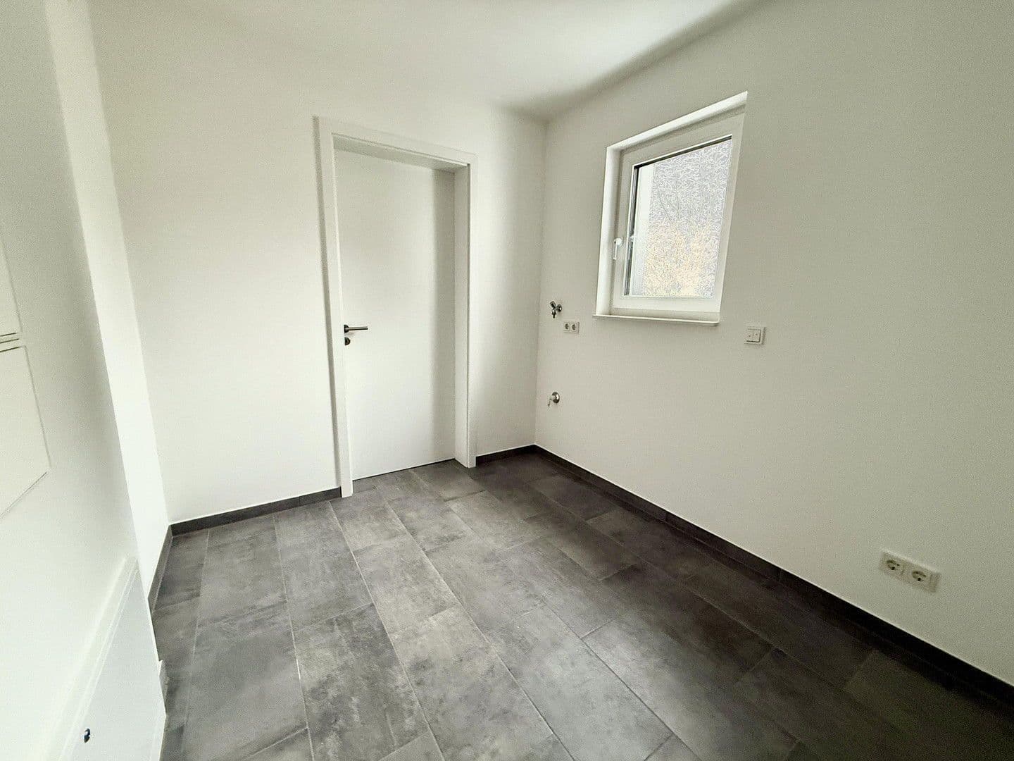 Pronájem bytu 3+1 113 m², Neunkirchen-Seelscheid, Severní Porýní-Vestfálsko Pronájem bytu 3+1 113 m², Neunkirchen-Seelscheid, Severní Porýní-Vestfálsko