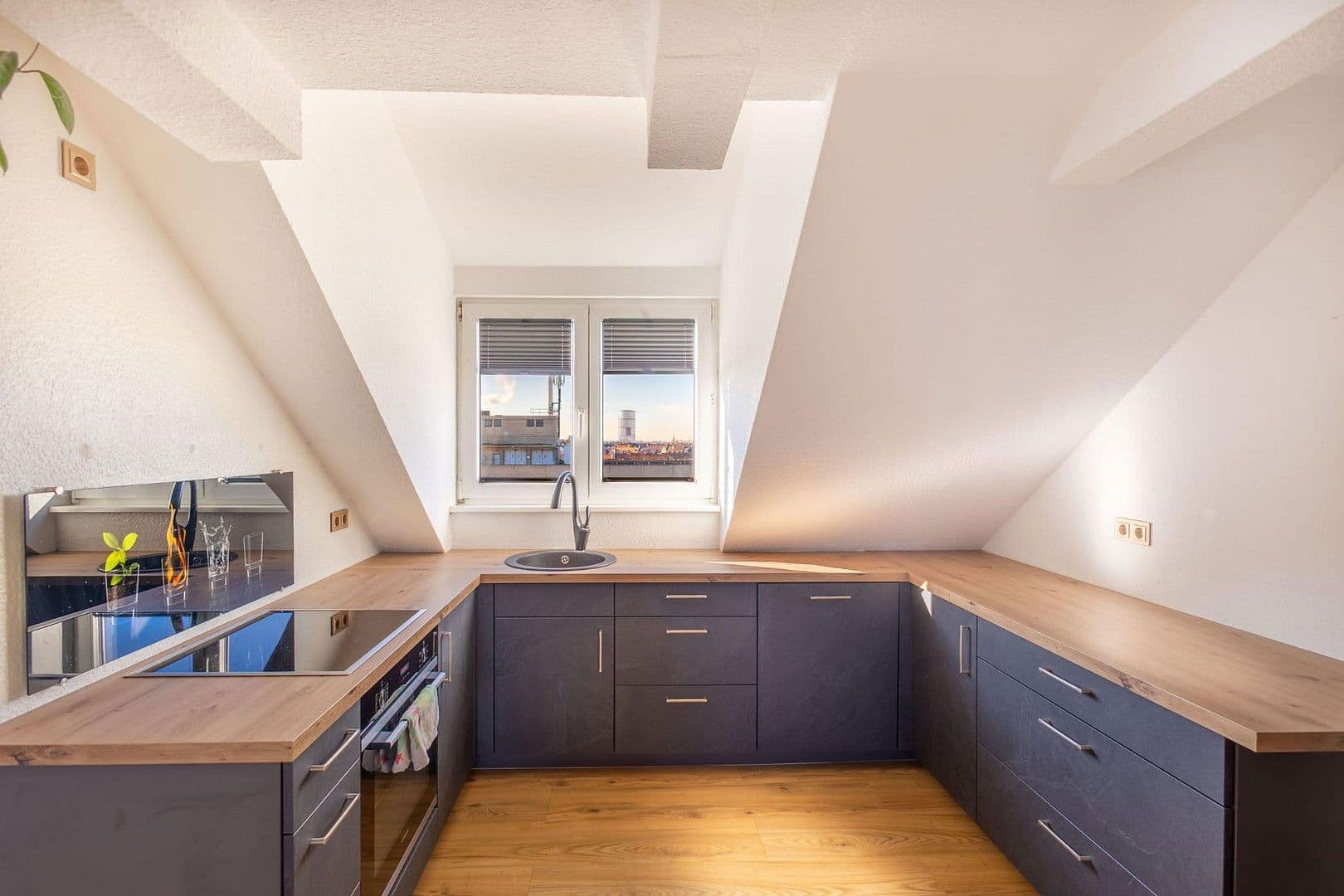 Pronájem bytu 1+1 60 m², Jahnstraße, 18, Nürnberg, Bavorsko Pronájem bytu 1+1 60 m², Jahnstraße, 18, Nürnberg, Bavorsko