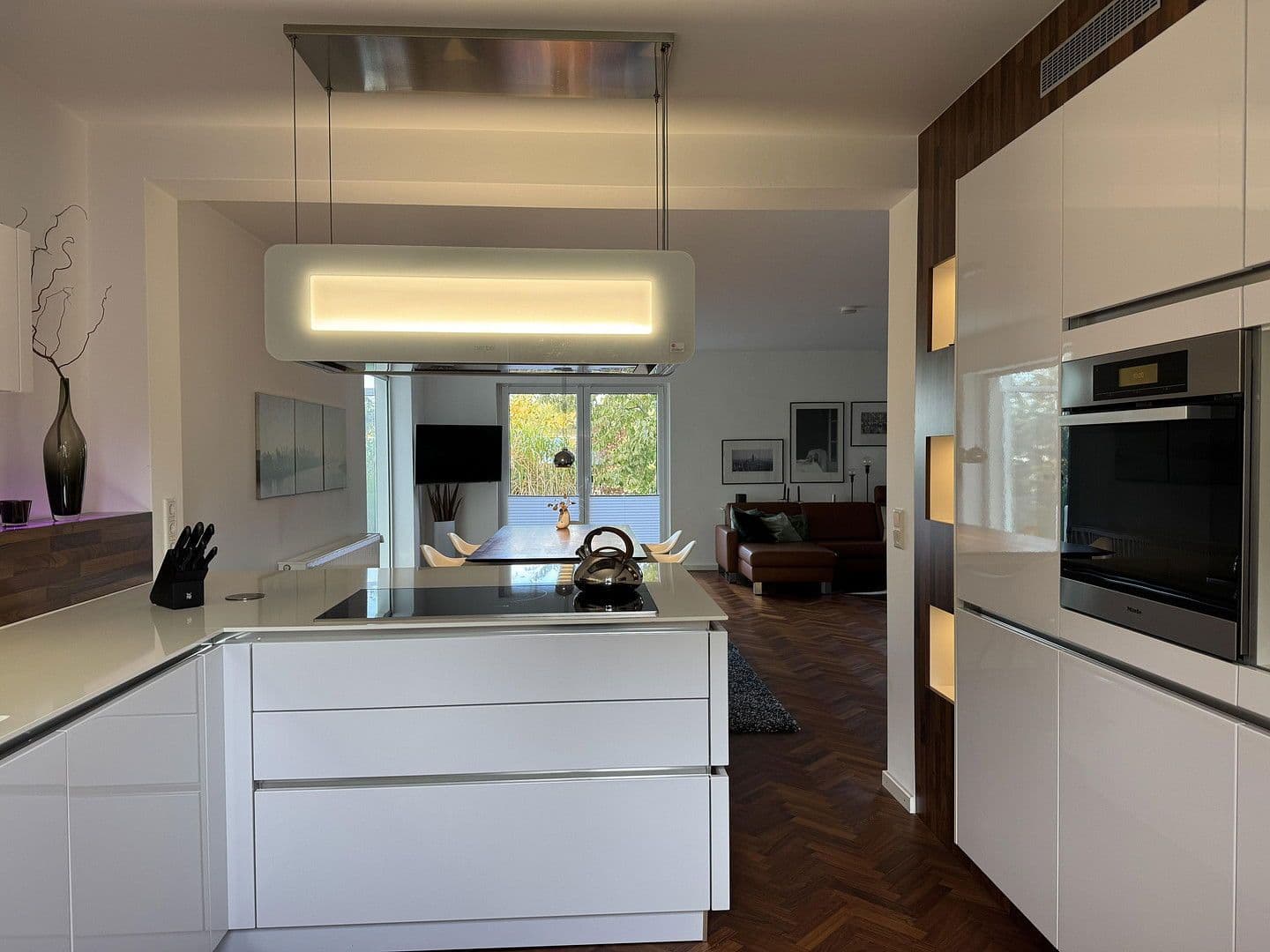 Prodej nebytového prostoru 2.000 m², Sarstedt, Dolní Sasko Prodej nebytového prostoru 2.000 m², Sarstedt, Dolní Sasko