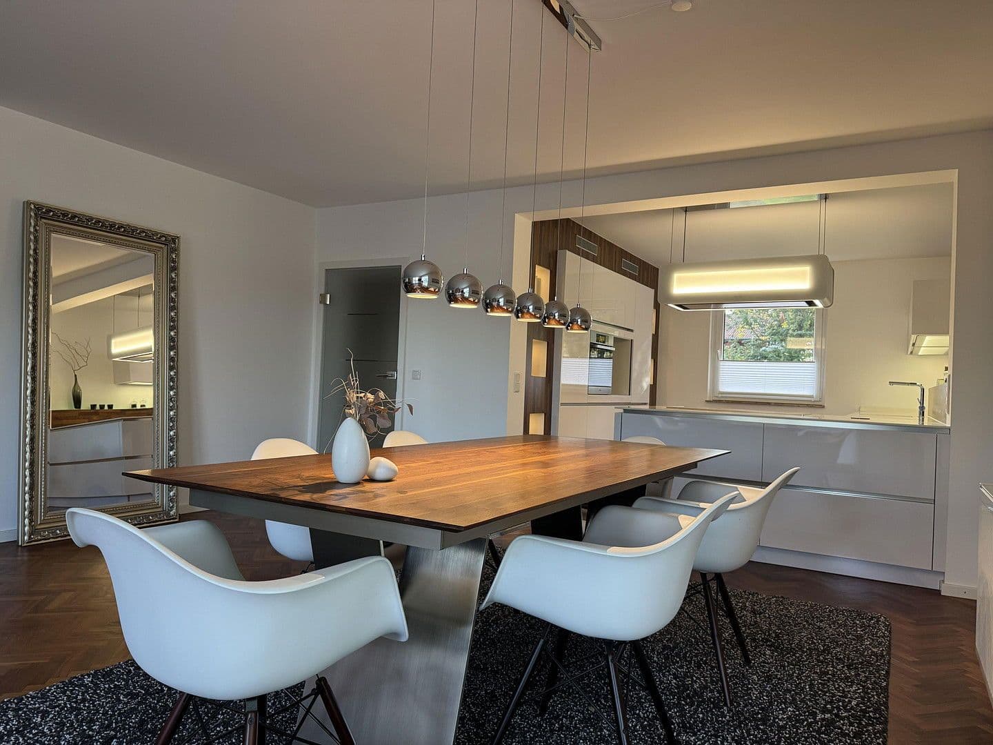 Prodej nebytového prostoru 2.000 m², Sarstedt, Dolní Sasko Prodej nebytového prostoru 2.000 m², Sarstedt, Dolní Sasko