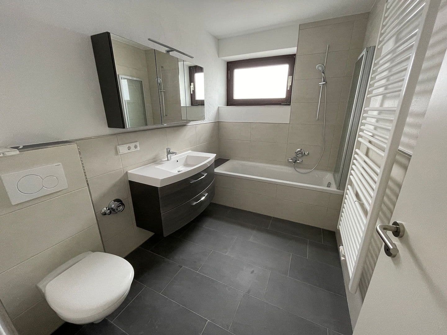 Pronájem bytu 3+kk 100 m², Regensburg-Ostenviertel, Bavorsko Pronájem bytu 3+kk 100 m², Regensburg-Ostenviertel, Bavorsko