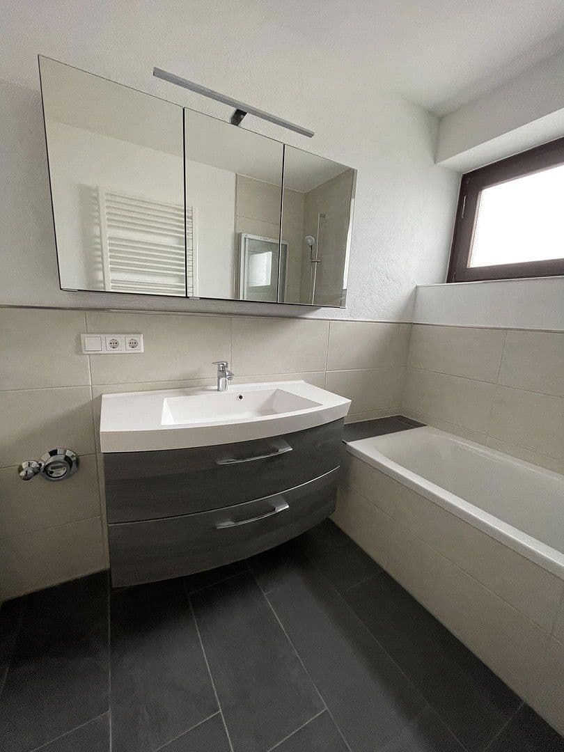 Pronájem bytu 3+kk 100 m², Regensburg-Ostenviertel, Bavorsko Pronájem bytu 3+kk 100 m², Regensburg-Ostenviertel, Bavorsko