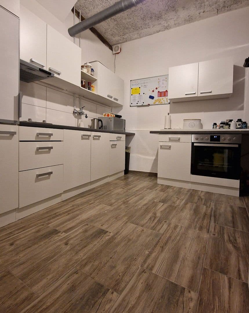 Pronájem bytu 3+kk 127 m², Strümpfelbacher Str. 7a, Stuttgart, Bádensko-Württembersko Pronájem bytu 3+kk 127 m², Strümpfelbacher Str. 7a, Stuttgart, Bádensko-Württembersko