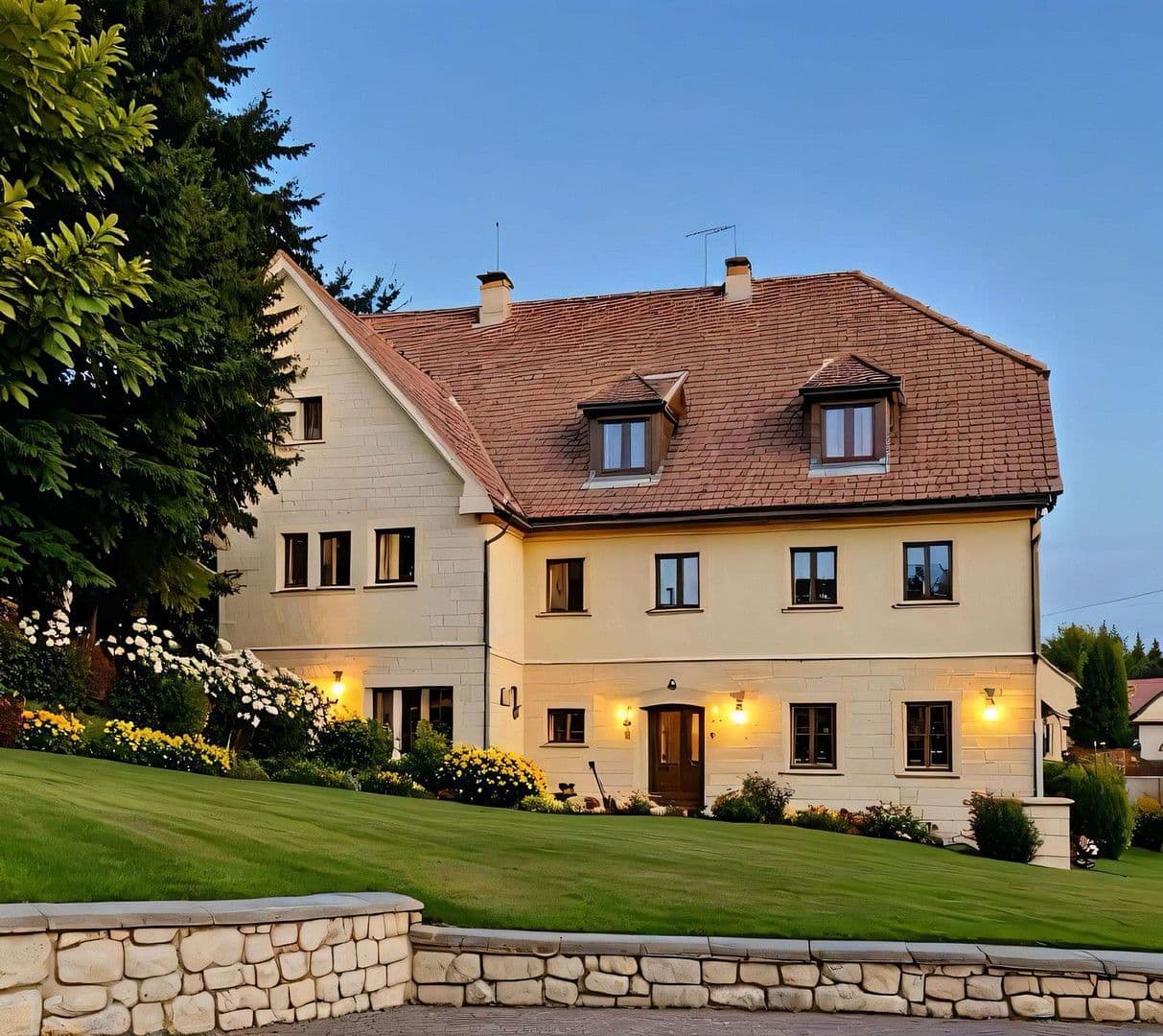 Prodej domu 250 m², pozemek 2.000 m², Roßmäßlerstraße 35-37, Tharandt, Sasko Prodej domu 250 m², pozemek 2.000 m², Roßmäßlerstraße 35-37, Tharandt, Sasko