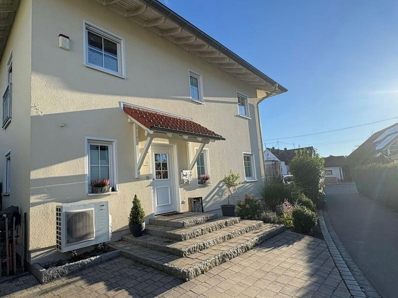 Prodej domu 250 m², pozemek 720 m², Affing, Bavorsko Prodej domu 250 m², pozemek 720 m², Affing, Bavorsko