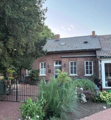 Prodej domu 160 m², pozemek 3.500 m², St. Georgiwold 28, Weener, Dolní Sasko Prodej domu 160 m², pozemek 3.500 m², St. Georgiwold 28, Weener, Dolní Sasko