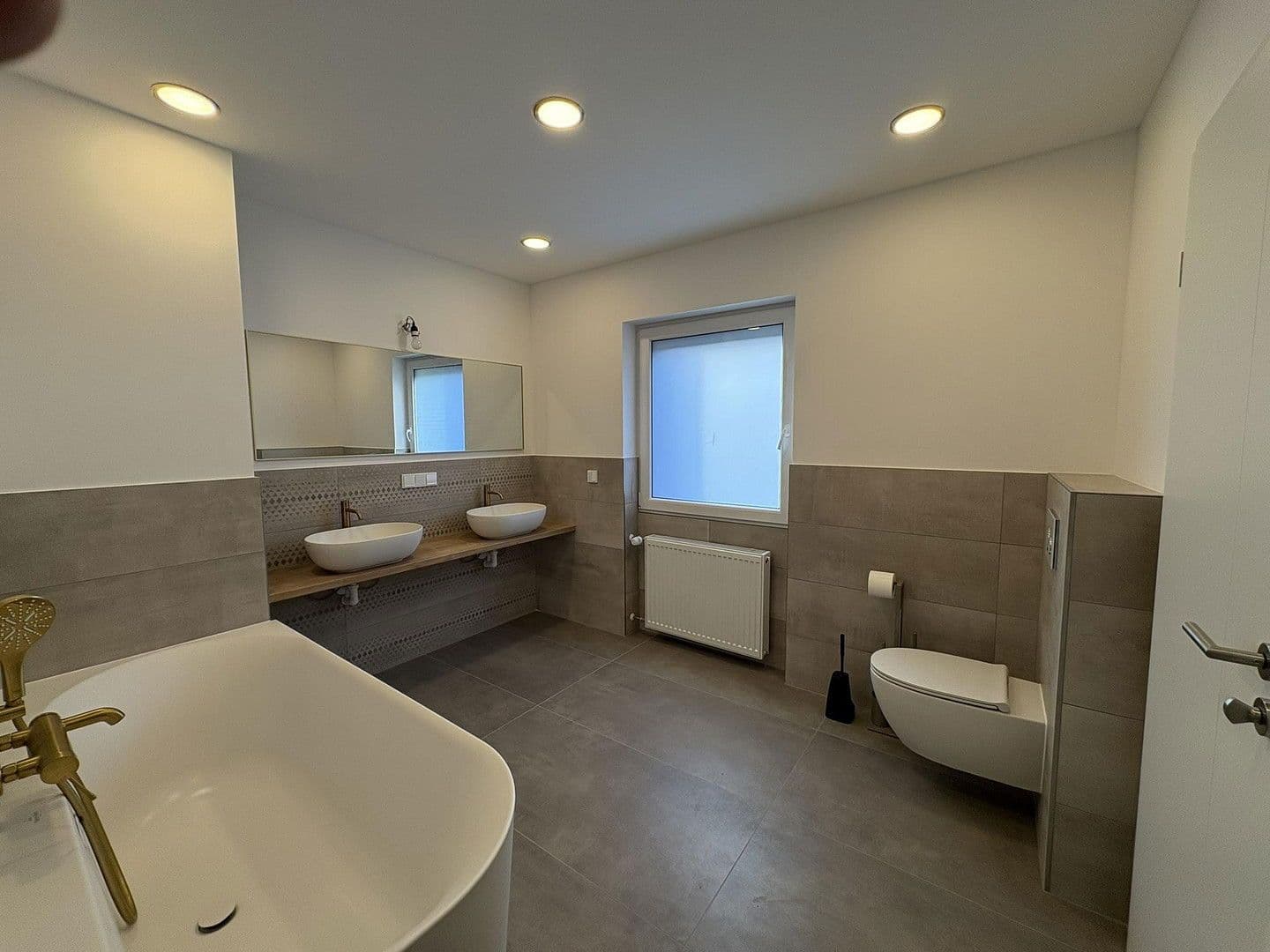 Pronájem bytu 4+1 108 m², Luisenstraße 121a, Siegburg, Severní Porýní-Vestfálsko Pronájem bytu 4+1 108 m², Luisenstraße 121a, Siegburg, Severní Porýní-Vestfálsko