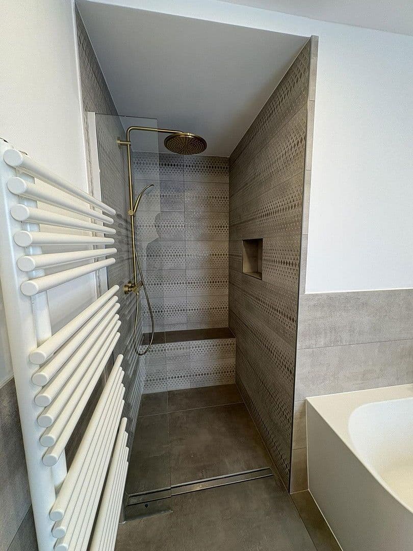 Pronájem bytu 4+1 108 m², Luisenstraße 121a, Siegburg, Severní Porýní-Vestfálsko Pronájem bytu 4+1 108 m², Luisenstraße 121a, Siegburg, Severní Porýní-Vestfálsko