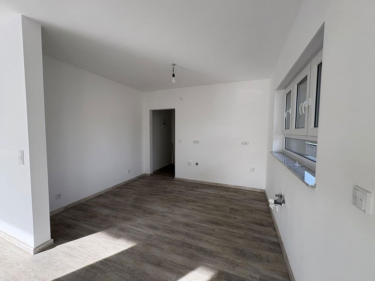 Pronájem bytu 4+1 108 m², Luisenstraße 121a, Siegburg, Severní Porýní-Vestfálsko Pronájem bytu 4+1 108 m², Luisenstraße 121a, Siegburg, Severní Porýní-Vestfálsko