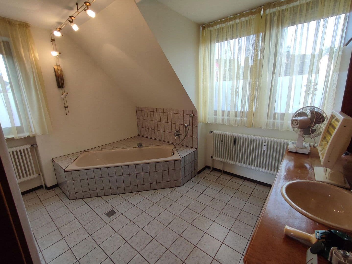 Pronájem bytu 279 m², Altdorfer Str. 11, Lauf an der Pegnitz, Bavorsko Pronájem bytu 279 m², Altdorfer Str. 11, Lauf an der Pegnitz, Bavorsko