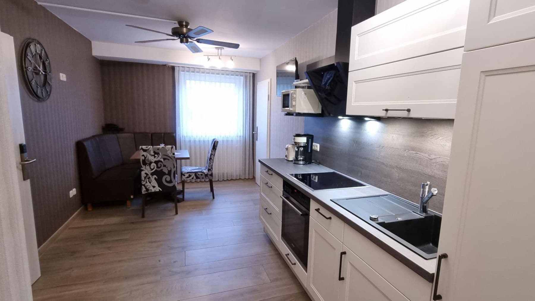 Prodej domu 1.691 m², pozemek 4.041 m², Zum weißen Kreuz 20, Oberthulba, Bavorsko Prodej domu 1.691 m², pozemek 4.041 m², Zum weißen Kreuz 20, Oberthulba, Bavorsko