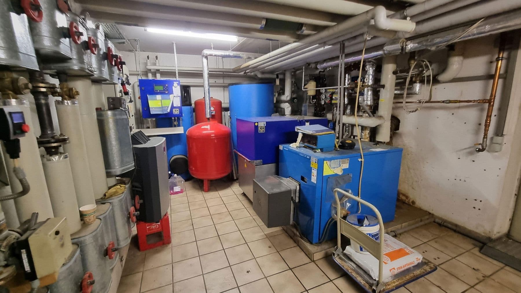 Prodej domu 1.691 m², pozemek 4.041 m², Zum weißen Kreuz 20, Oberthulba, Bavorsko Prodej domu 1.691 m², pozemek 4.041 m², Zum weißen Kreuz 20, Oberthulba, Bavorsko