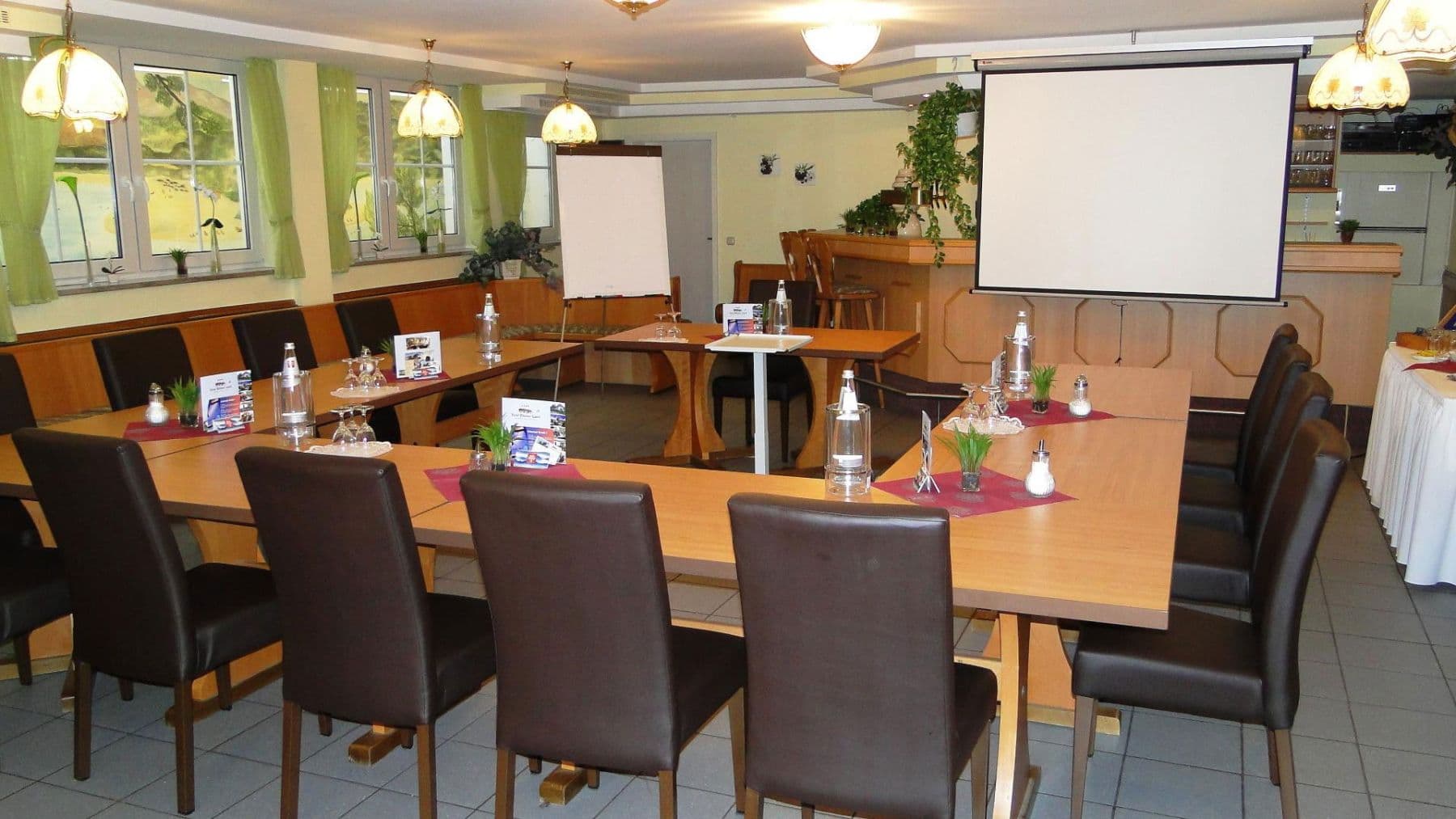 Prodej domu 1.691 m², pozemek 4.041 m², Zum weißen Kreuz 20, Oberthulba, Bavorsko Prodej domu 1.691 m², pozemek 4.041 m², Zum weißen Kreuz 20, Oberthulba, Bavorsko