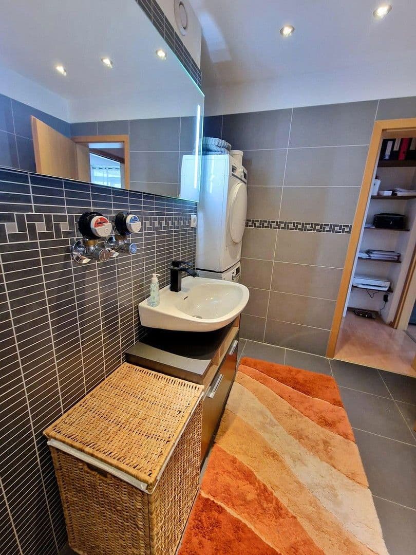 Pronájem bytu 3+1 90 m², Darmstadt, Hessen Pronájem bytu 3+1 90 m², Darmstadt, Hessen