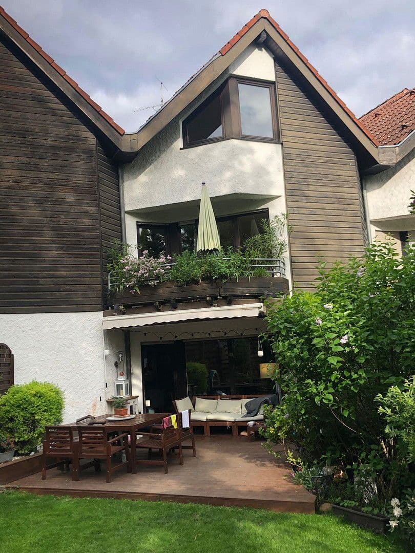 Prodej domu 144 m², pozemek 259 m², Wiesbaden, Hessen Prodej domu 144 m², pozemek 259 m², Wiesbaden, Hessen