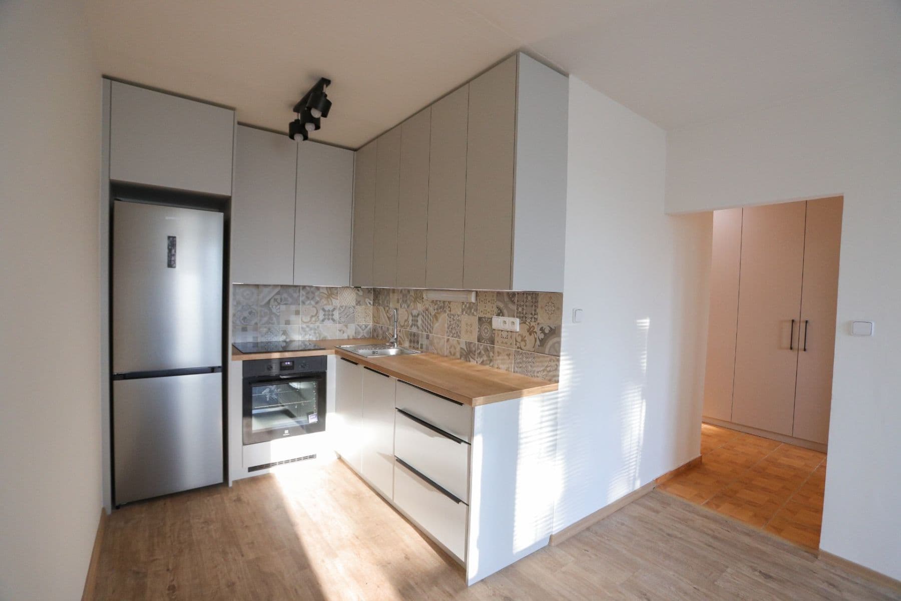 Pronájem bytu 2+kk 42 m², Zárybská, Praha, Praha Pronájem bytu 2+kk 42 m², Zárybská, Praha, Praha