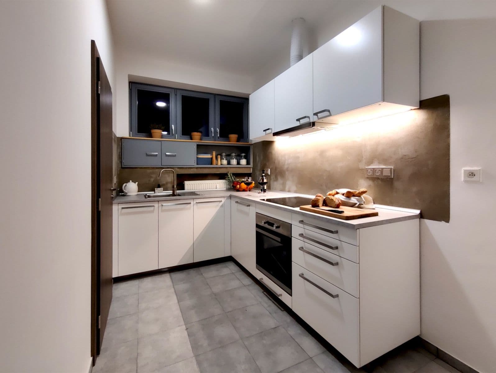 Pronájem bytu 2+kk 58 m², Zborovská, Kolín, Středočeský kraj Pronájem bytu 2+kk 58 m², Zborovská, Kolín, Středočeský kraj