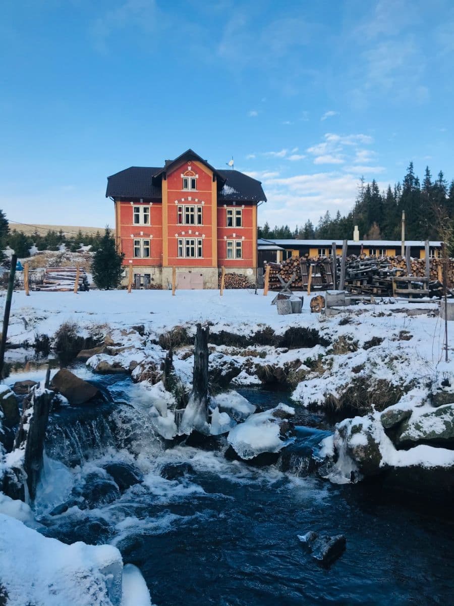 Prodej domu 1.148 m², pozemek 7.869 m², Nové Hamry, Karlovarský kraj Prodej domu 1.148 m², pozemek 7.869 m², Nové Hamry, Karlovarský kraj