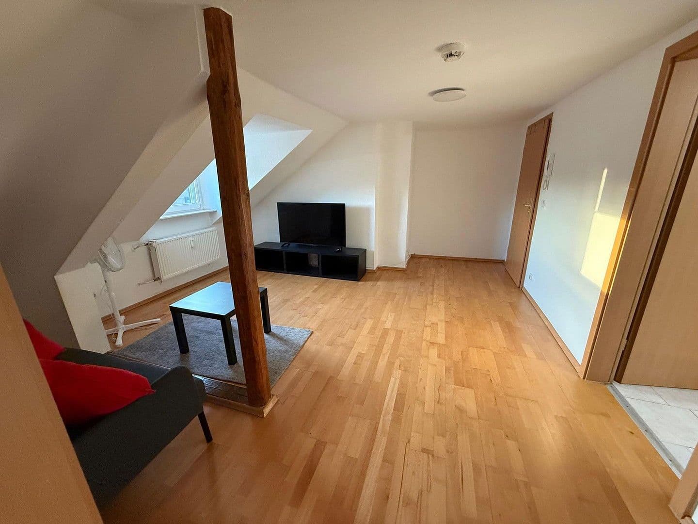 Pronájem bytu 2+1 45 m², Niebuhrstr. 70, Duisburg, Severní Porýní-Vestfálsko Pronájem bytu 2+1 45 m², Niebuhrstr. 70, Duisburg, Severní Porýní-Vestfálsko