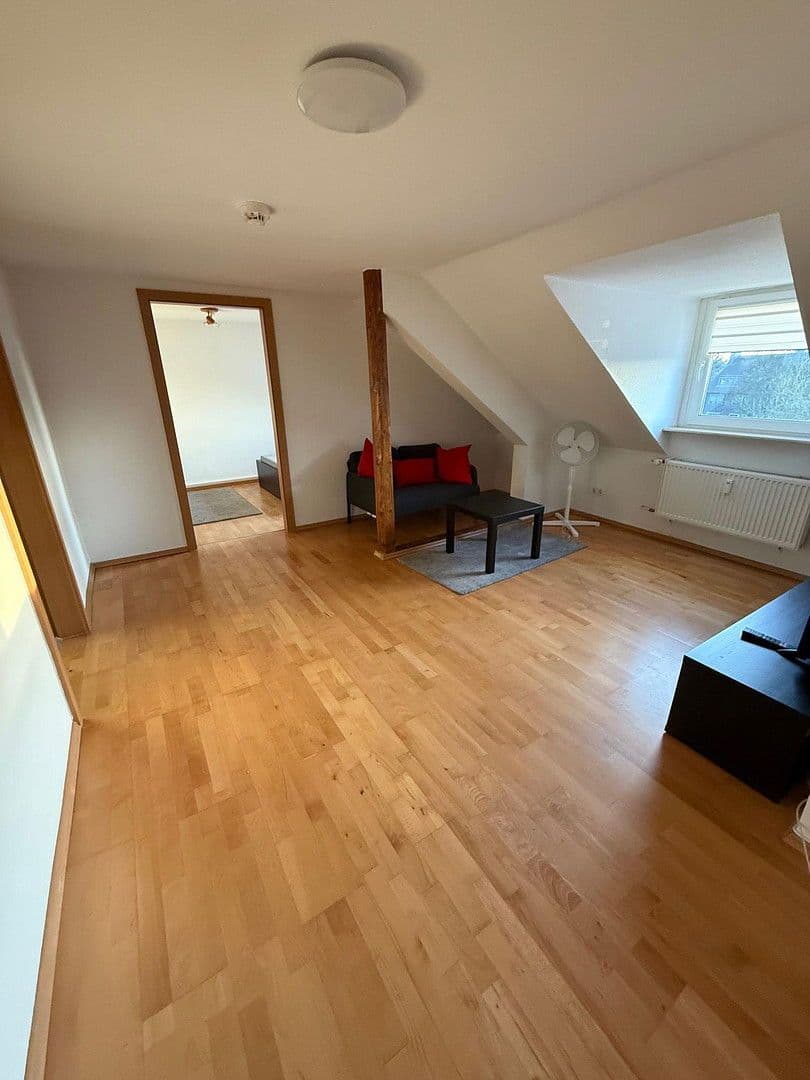 Pronájem bytu 2+1 45 m², Niebuhrstr. 70, Duisburg, Severní Porýní-Vestfálsko Pronájem bytu 2+1 45 m², Niebuhrstr. 70, Duisburg, Severní Porýní-Vestfálsko
