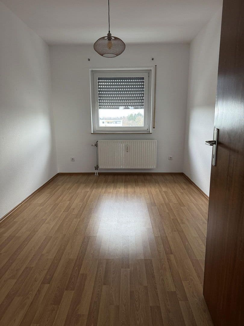 Pronájem bytu 3+1 90 m², Friedrich-Naumann Straße 17, Ludwigshafen am Rhein, Porýní-Falc Pronájem bytu 3+1 90 m², Friedrich-Naumann Straße 17, Ludwigshafen am Rhein, Porýní-Falc