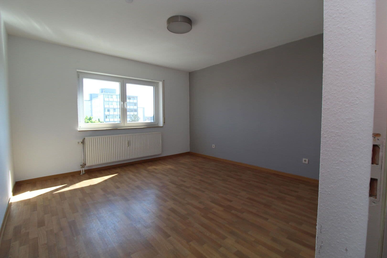 Pronájem bytu 3+1 90 m², Friedrich-Naumann Straße 17, Ludwigshafen am Rhein, Porýní-Falc Pronájem bytu 3+1 90 m², Friedrich-Naumann Straße 17, Ludwigshafen am Rhein, Porýní-Falc