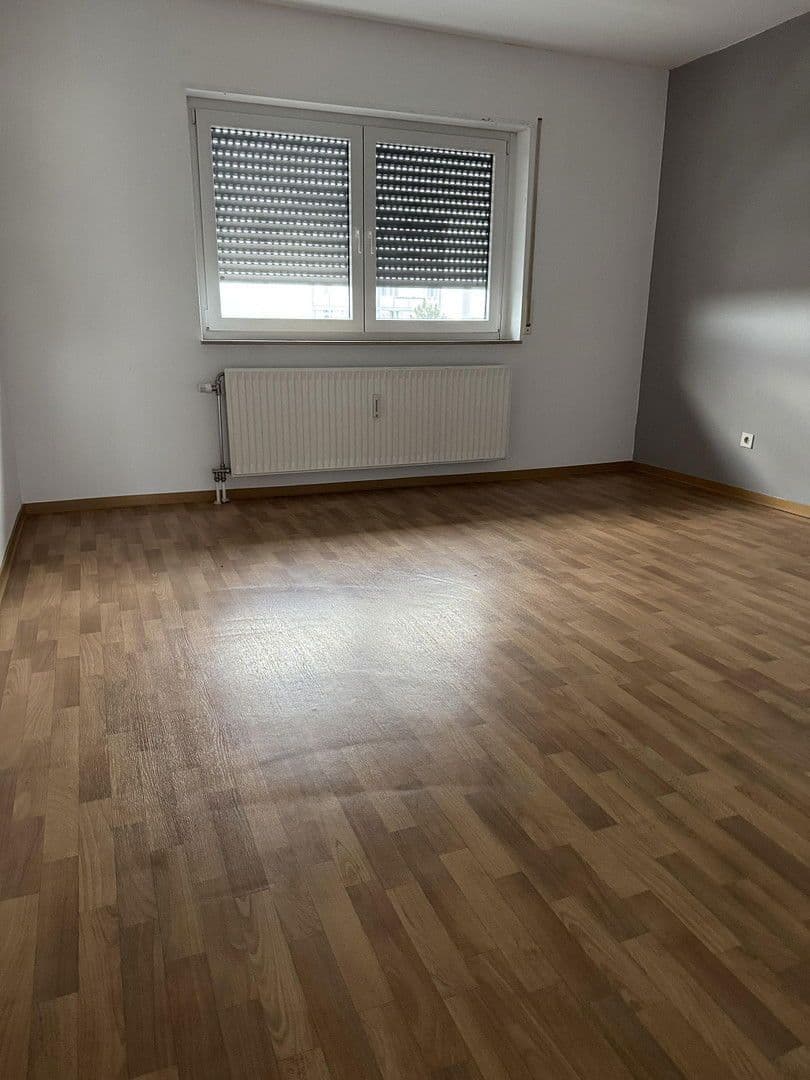 Pronájem bytu 3+1 90 m², Friedrich-Naumann Straße 17, Ludwigshafen am Rhein, Porýní-Falc Pronájem bytu 3+1 90 m², Friedrich-Naumann Straße 17, Ludwigshafen am Rhein, Porýní-Falc