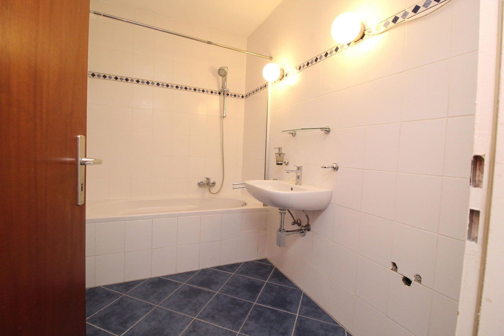 Pronájem bytu 3+1 90 m², Friedrich-Naumann Straße 17, Ludwigshafen am Rhein, Porýní-Falc Pronájem bytu 3+1 90 m², Friedrich-Naumann Straße 17, Ludwigshafen am Rhein, Porýní-Falc