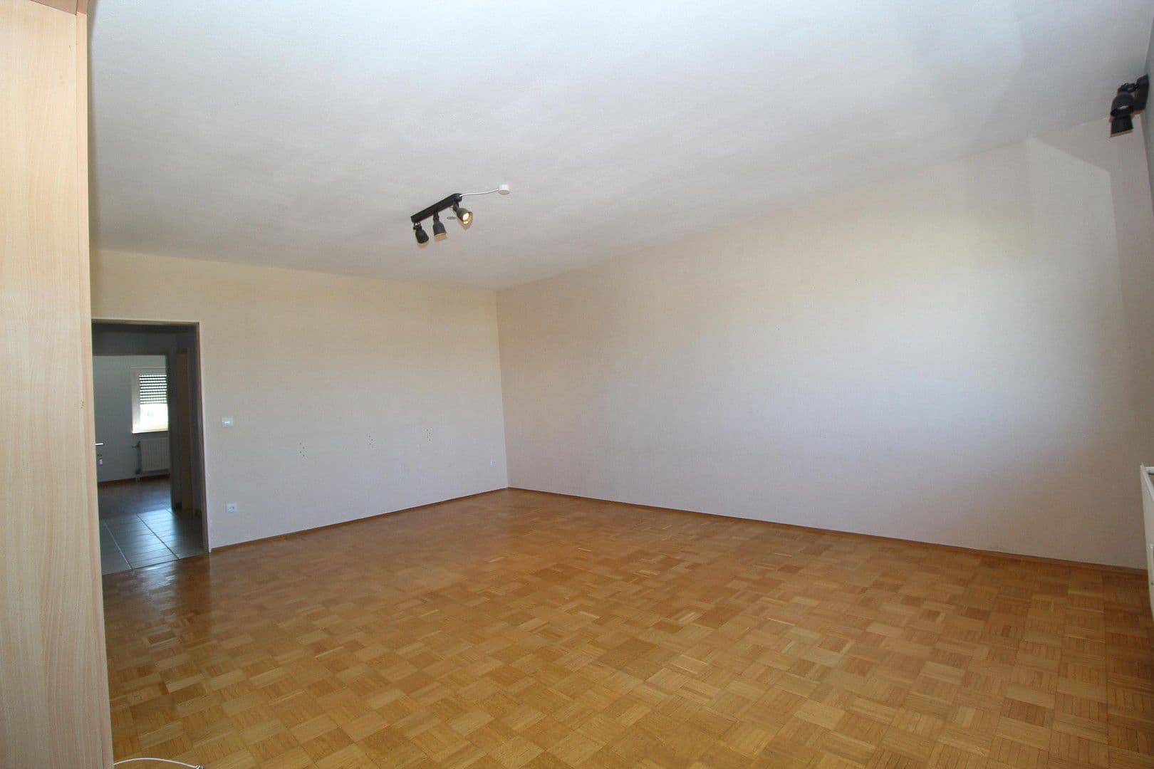 Pronájem bytu 3+1 90 m², Friedrich-Naumann Straße 17, Ludwigshafen am Rhein, Porýní-Falc Pronájem bytu 3+1 90 m², Friedrich-Naumann Straße 17, Ludwigshafen am Rhein, Porýní-Falc