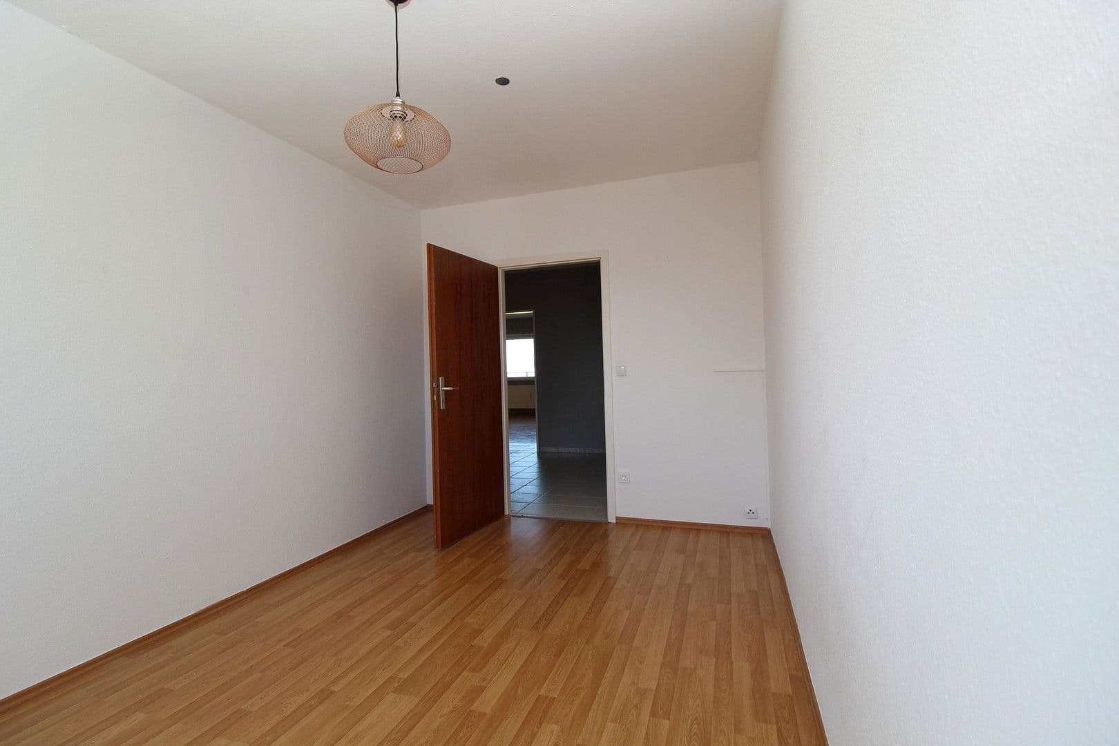 Pronájem bytu 3+1 90 m², Friedrich-Naumann Straße 17, Ludwigshafen am Rhein, Porýní-Falc Pronájem bytu 3+1 90 m², Friedrich-Naumann Straße 17, Ludwigshafen am Rhein, Porýní-Falc