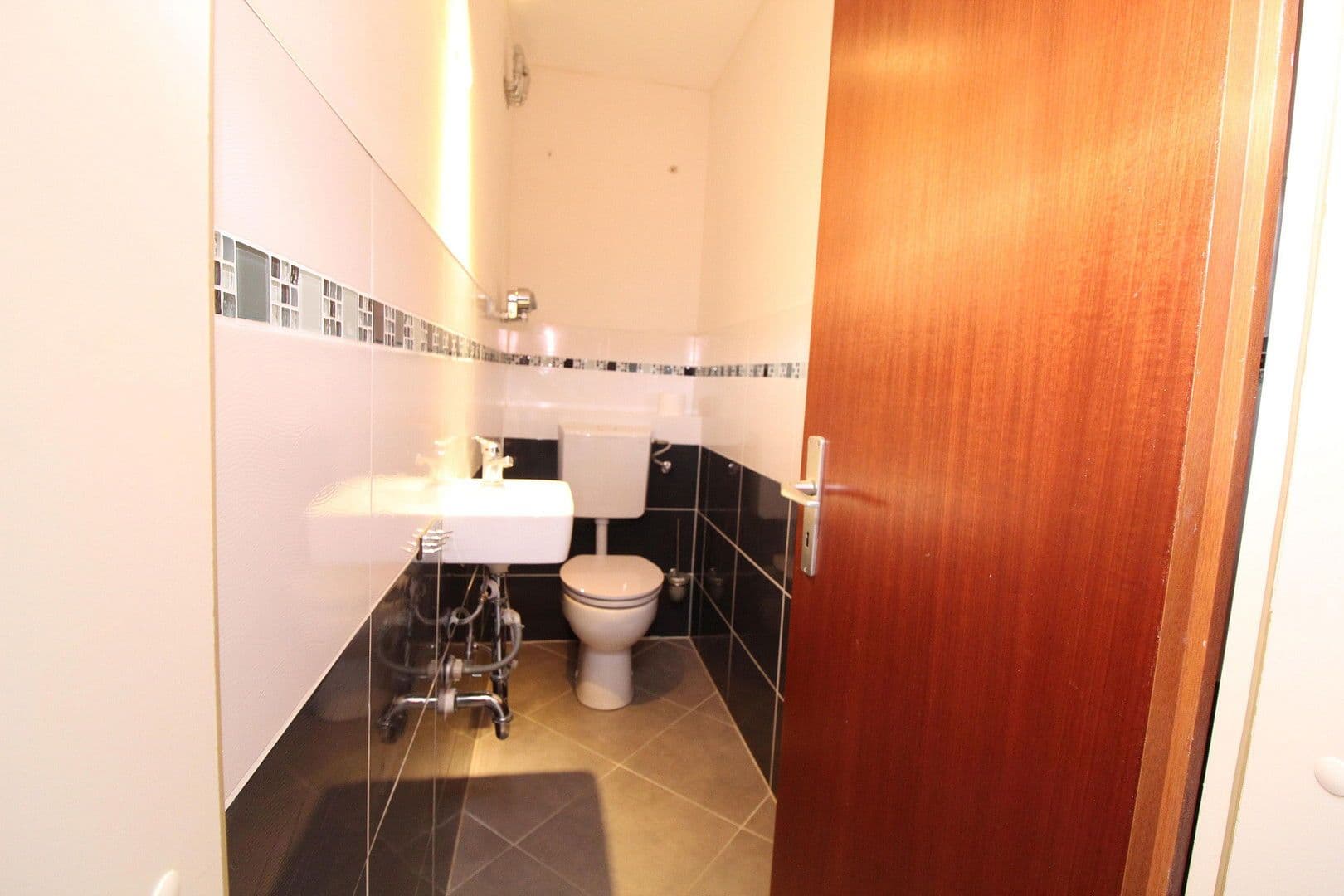 Pronájem bytu 3+1 90 m², Friedrich-Naumann Straße 17, Ludwigshafen am Rhein, Porýní-Falc Pronájem bytu 3+1 90 m², Friedrich-Naumann Straße 17, Ludwigshafen am Rhein, Porýní-Falc