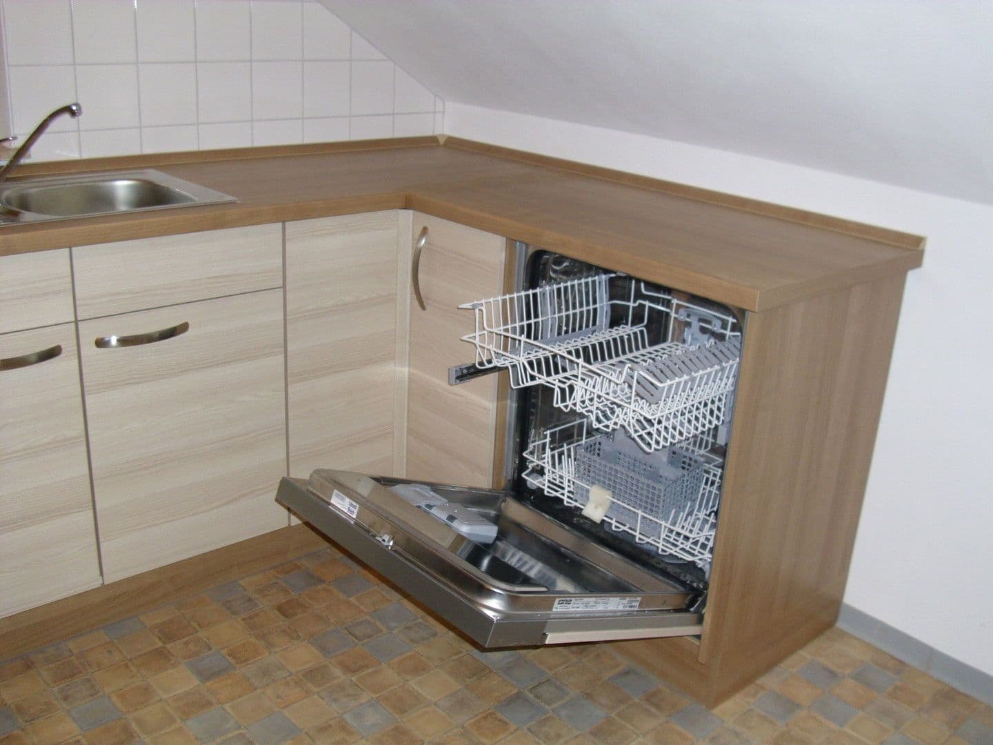 Pronájem bytu 2+1 69 m², Nieder-Mörler-Str. 13, Bad Nauheim, Hessen Pronájem bytu 2+1 69 m², Nieder-Mörler-Str. 13, Bad Nauheim, Hessen