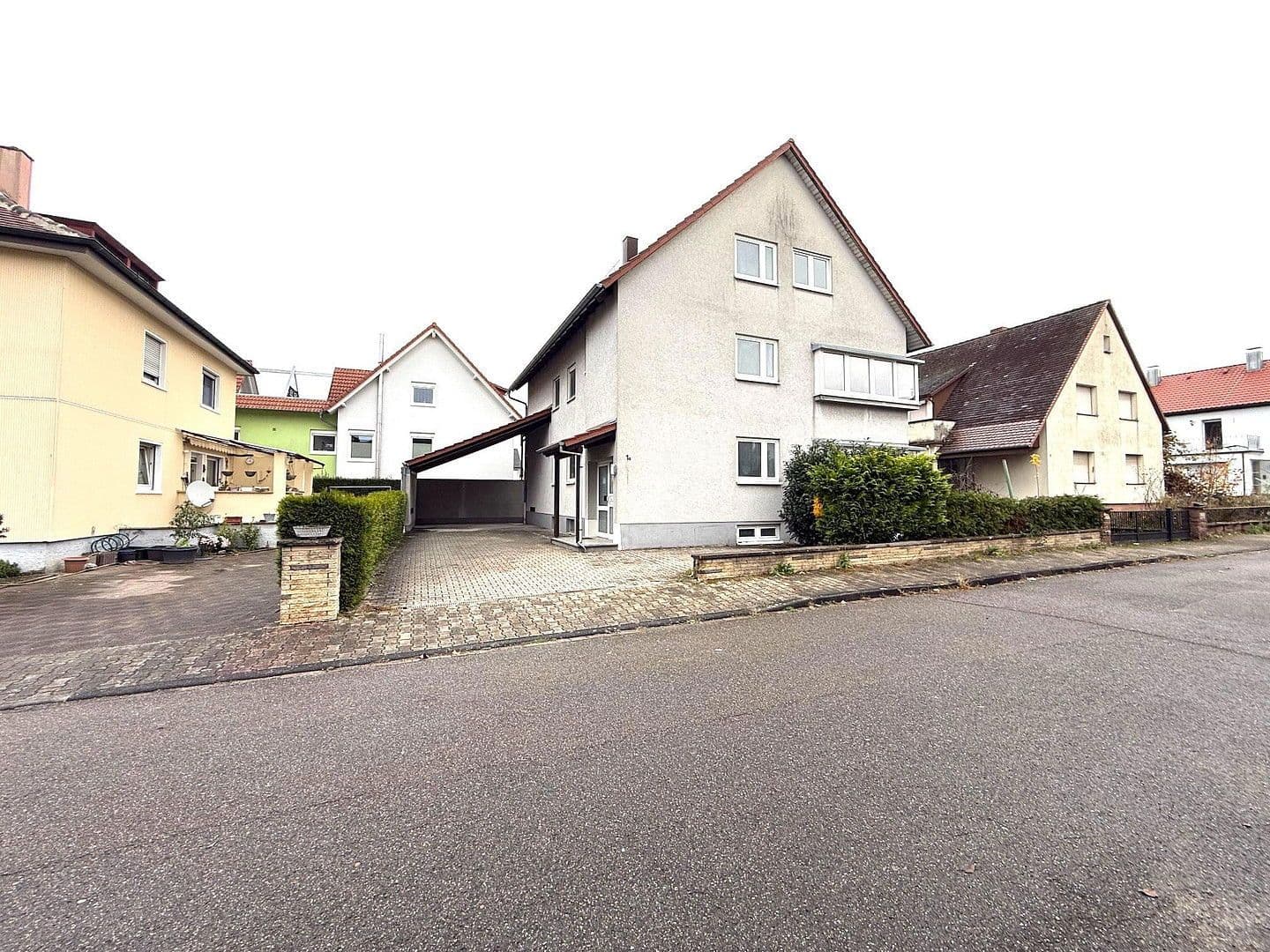 Pronájem bytu 5+1 92 m², Fliederstr. 1a, Rheinstetten, Bádensko-Württembersko Pronájem bytu 5+1 92 m², Fliederstr. 1a, Rheinstetten, Bádensko-Württembersko