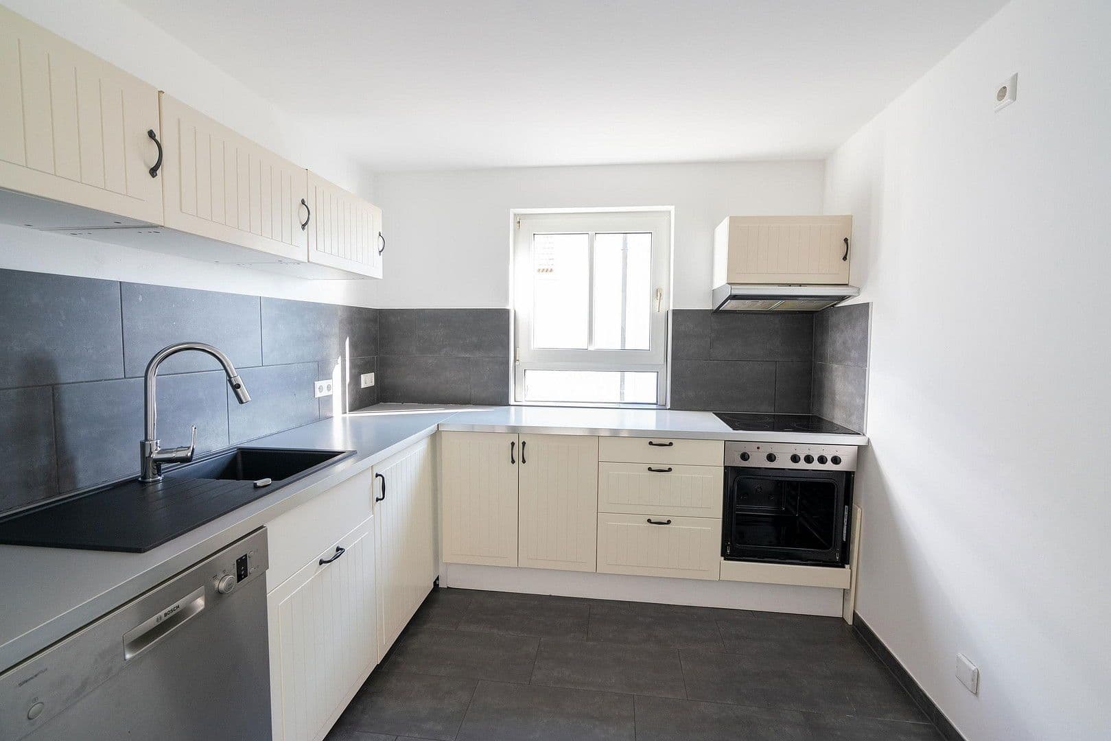 Pronájem bytu 2+kk 74 m², Hochdorfer Straße 24, Ludwigsburg, Bádensko-Württembersko Pronájem bytu 2+kk 74 m², Hochdorfer Straße 24, Ludwigsburg, Bádensko-Württembersko