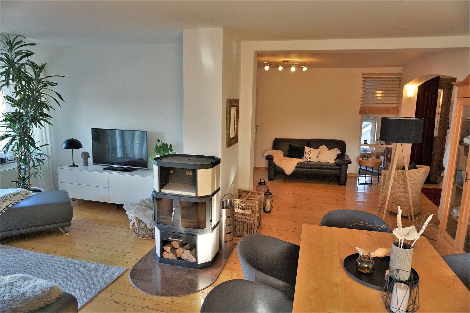 Pronájem bytu 4+1 148 m², Rinteln, Dolní Sasko Pronájem bytu 4+1 148 m², Rinteln, Dolní Sasko