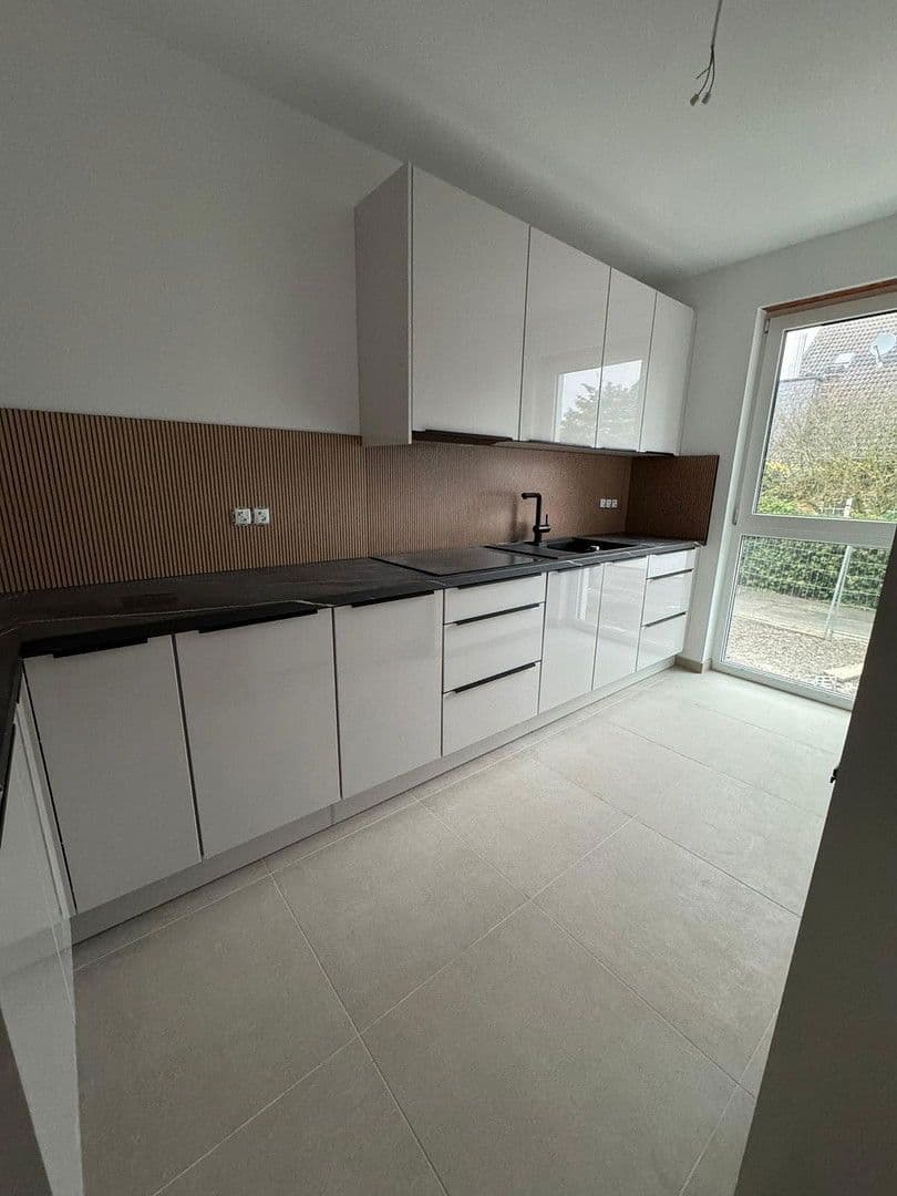 Prodej domu 166 m², pozemek 280 m², Graf-Stauffenberg-Ring 83, Bad Homburg vor der Höhe, Hessen Prodej domu 166 m², pozemek 280 m², Graf-Stauffenberg-Ring 83, Bad Homburg vor der Höhe, Hessen