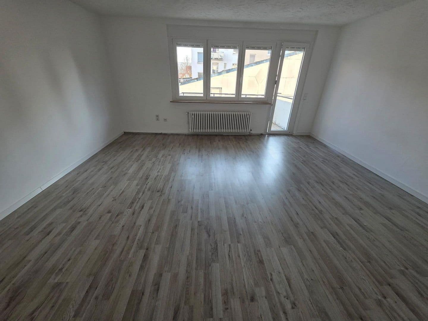 Pronájem bytu 2+1 68 m², Hohenstaufenstr. 56, Pforzheim, Bádensko-Württembersko Pronájem bytu 2+1 68 m², Hohenstaufenstr. 56, Pforzheim, Bádensko-Württembersko