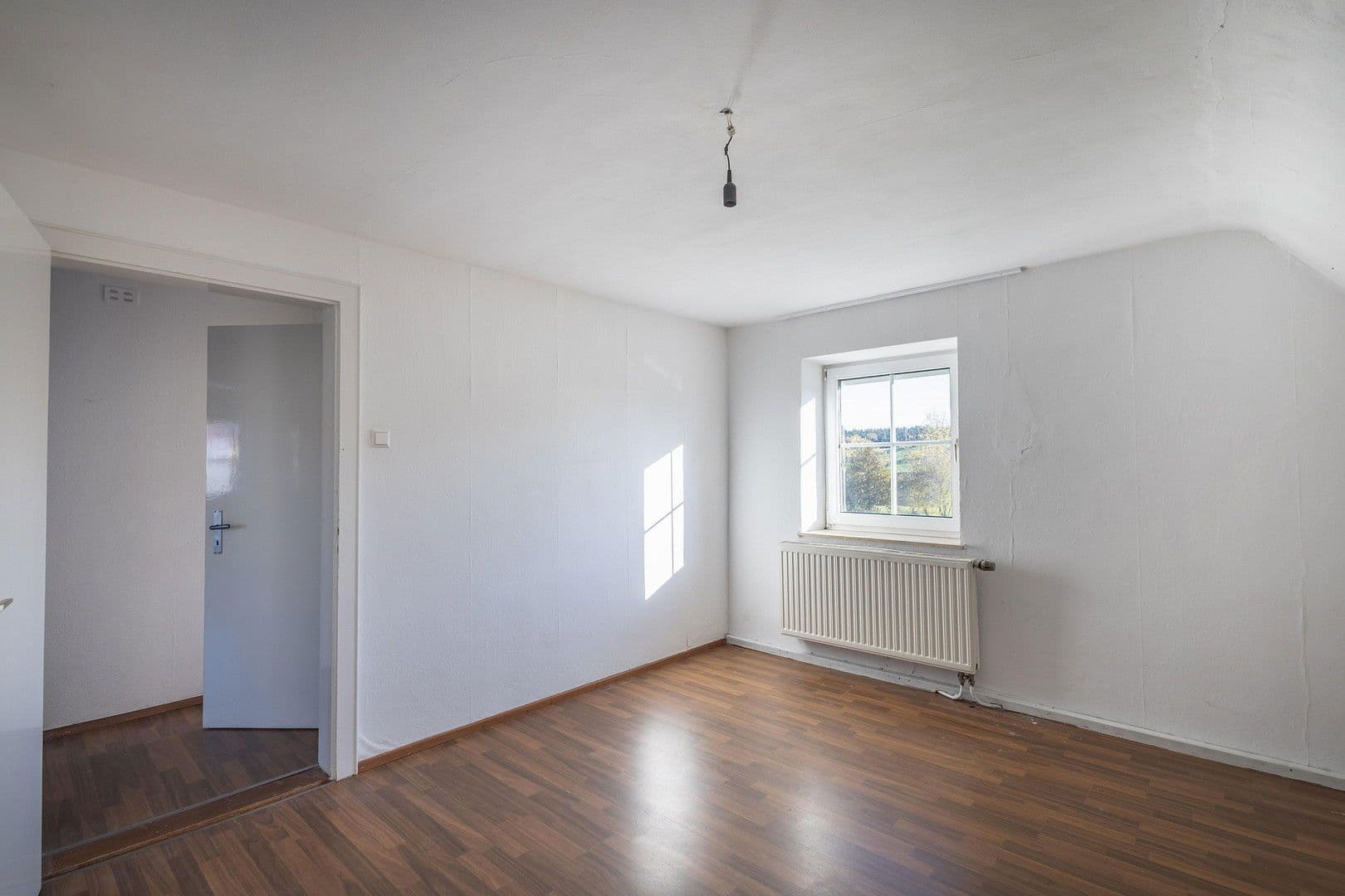 Prodej domu 118 m², pozemek 1.157 m², Ichenhausen, Bavorsko Prodej domu 118 m², pozemek 1.157 m², Ichenhausen, Bavorsko
