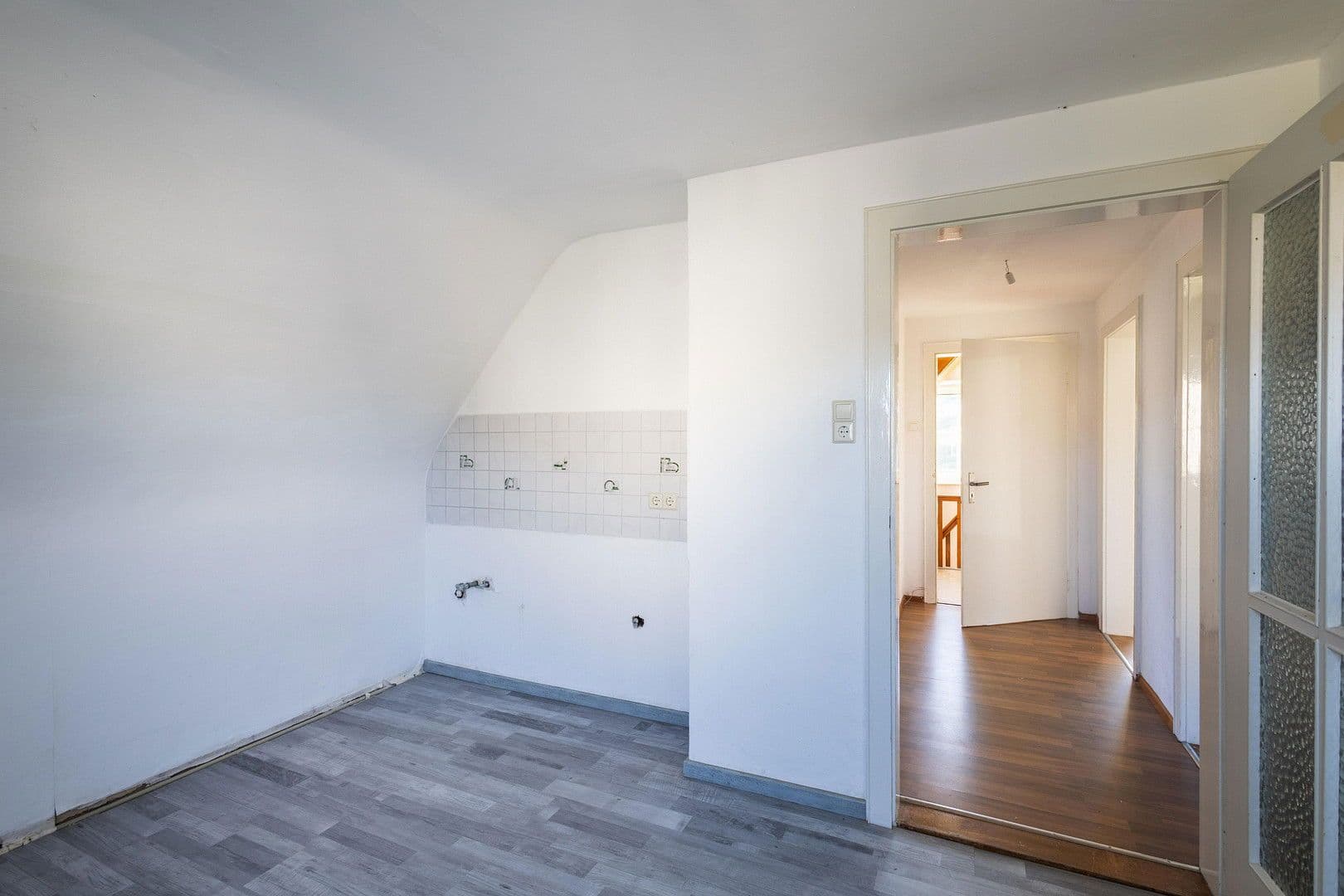 Prodej domu 118 m², pozemek 1.157 m², Ichenhausen, Bavorsko Prodej domu 118 m², pozemek 1.157 m², Ichenhausen, Bavorsko